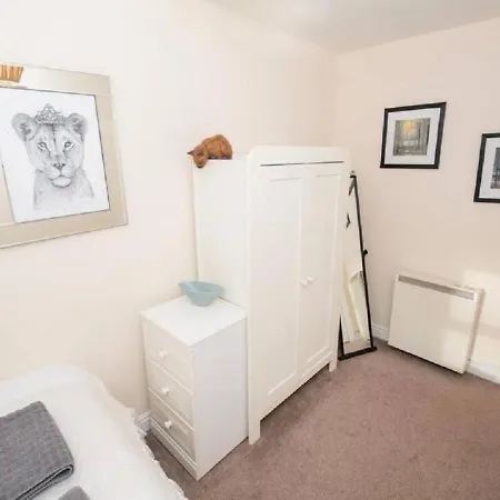 Apartment Puffin - Beautifully Furnished Double Bedroom