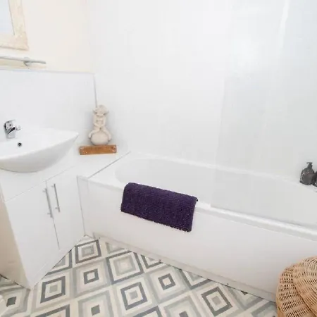 Puffin - Beautifully Furnished Double Bedroom *