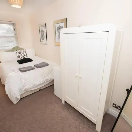 Puffin - Beautifully Furnished Double Bedroom Lejlighed *