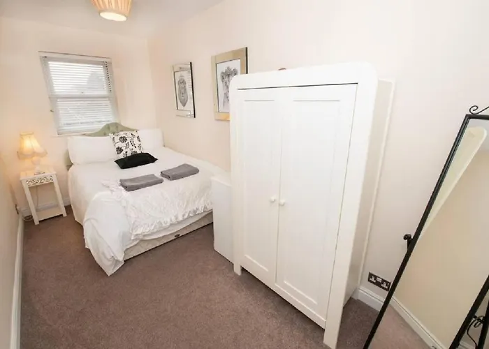 Puffin - Beautifully Furnished Double Bedroom Lägenhet *