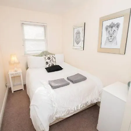 شقة Puffin - Beautifully Furnished Double Bedroom *